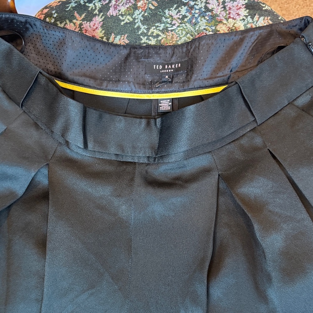 Ted Baker Elegant Black Pleated Skirt
